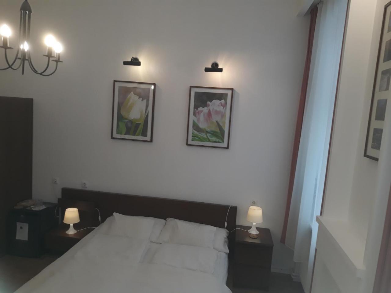 Connection Guesthouse บูดาเปสต์ ภายนอก รูปภาพ