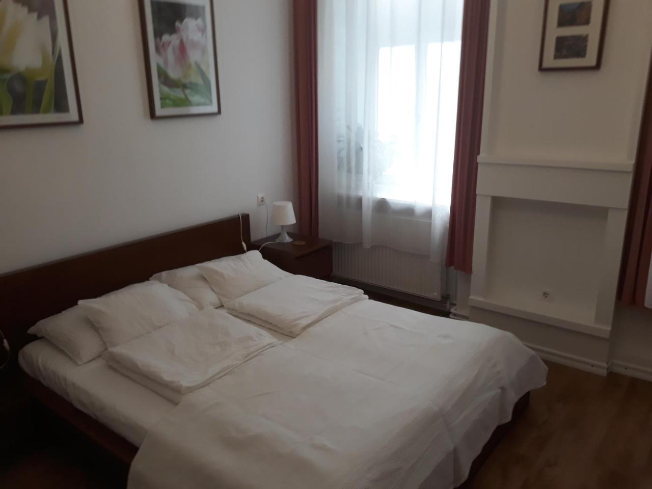 Connection Guesthouse บูดาเปสต์ ภายนอก รูปภาพ
