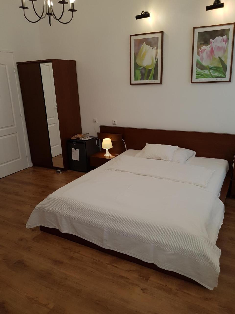 Connection Guesthouse บูดาเปสต์ ภายนอก รูปภาพ
