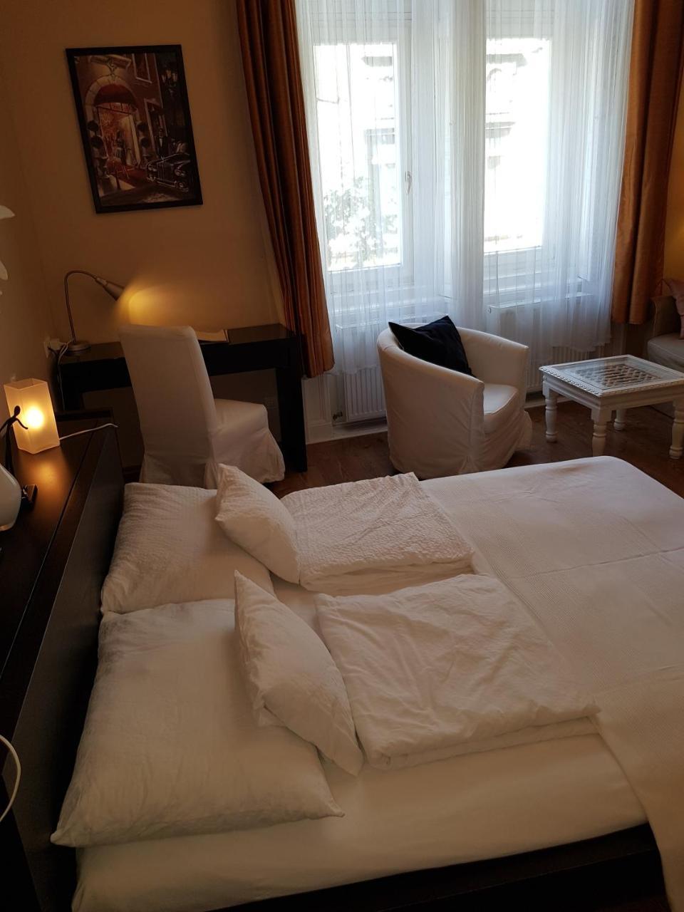 Connection Guesthouse บูดาเปสต์ ภายนอก รูปภาพ