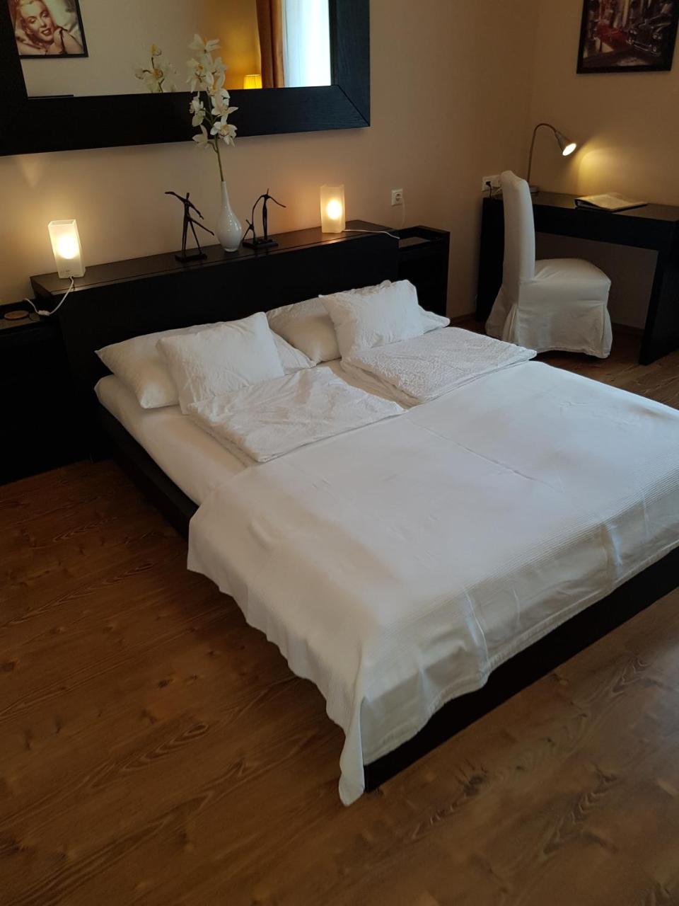Connection Guesthouse บูดาเปสต์ ภายนอก รูปภาพ