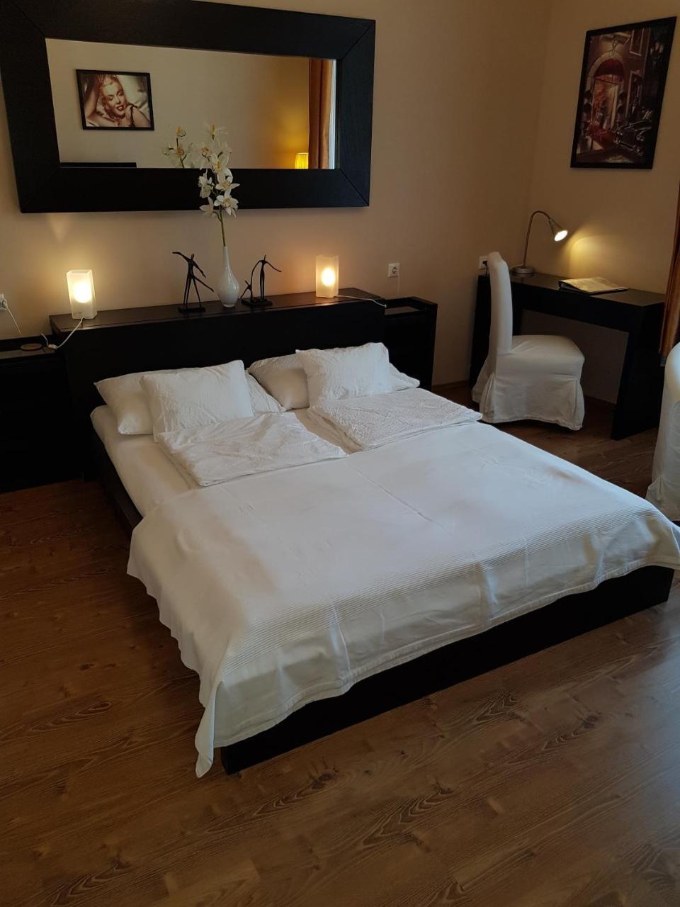 Connection Guesthouse บูดาเปสต์ ภายนอก รูปภาพ