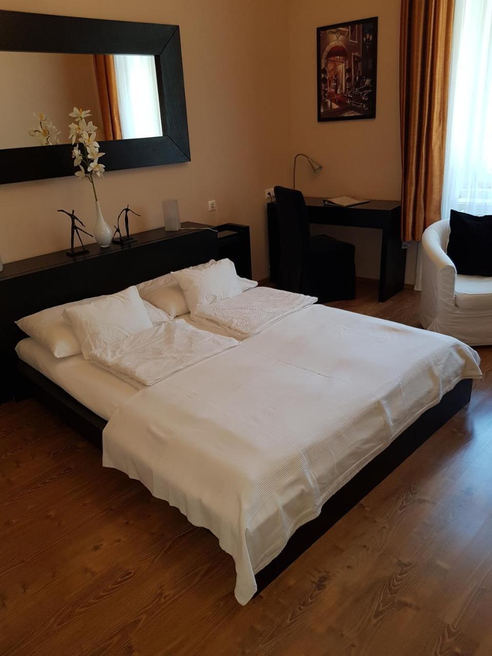Connection Guesthouse บูดาเปสต์ ภายนอก รูปภาพ