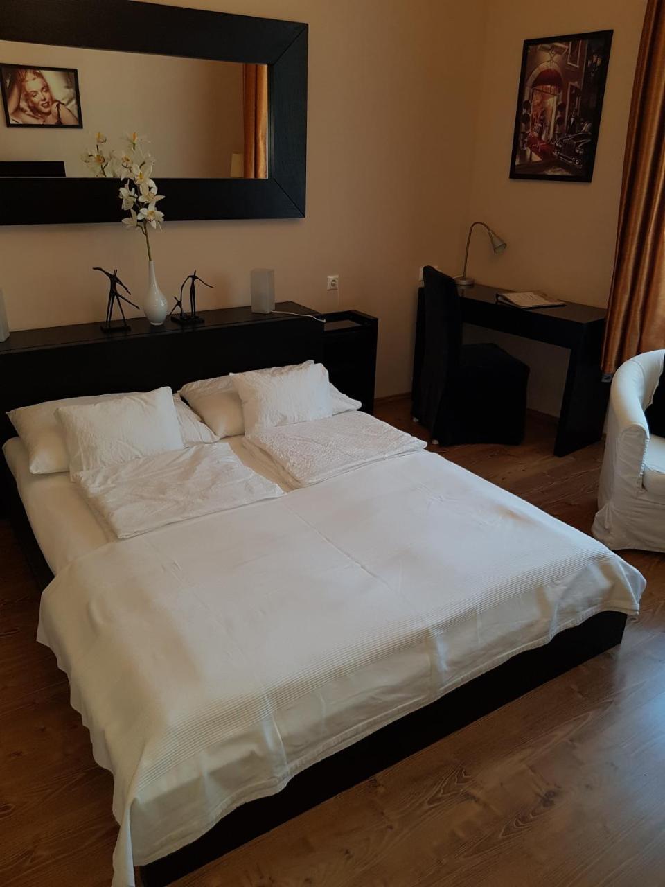 Connection Guesthouse บูดาเปสต์ ภายนอก รูปภาพ